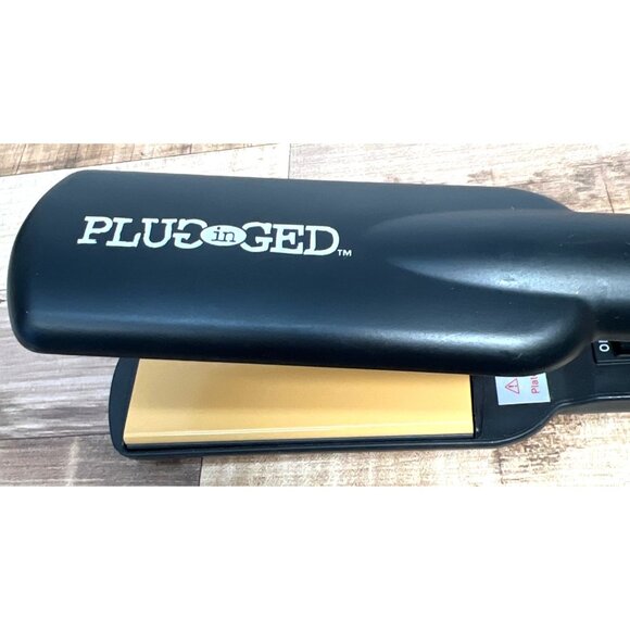 Plugged In Flat Iron Hair Straightener With Adjustable Heat Settings & Gold Cera - Picture 2 of 5